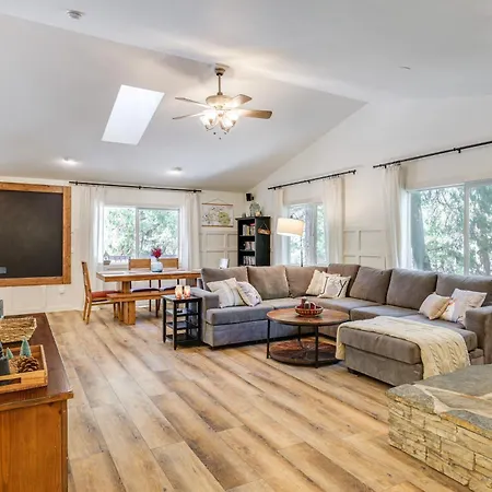 Forest-View Retreat Grill And Fireplace In Sonora